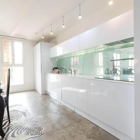 Atico Loft - 10min Walk To Beach With Ac 알리칸테