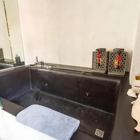 Atico Loft - 10min Walk To Beach With Ac 아파트 *