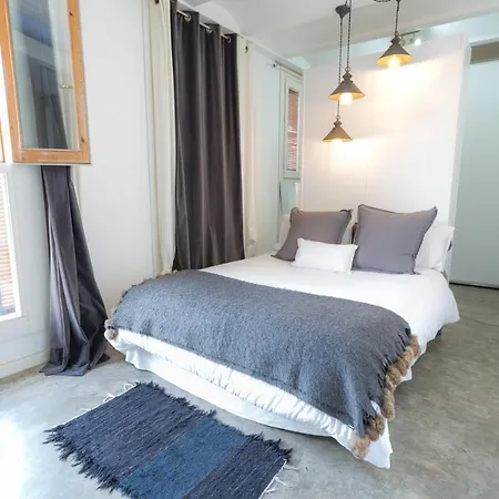 Atico Loft - 10min Walk To Beach With Ac 아파트 *