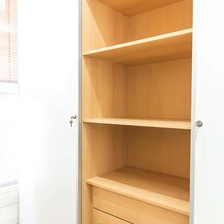 Atico Loft - 10min Walk To Beach With Ac 아파트